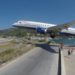 VIDEO+FOTO/ E pabesueshme, në ishullin grek avionët ulen në pistë mbi kokat e turistëve