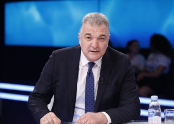 Sekretari i Bashës i jep mend Metës: Shpërndaje Parlamentin!