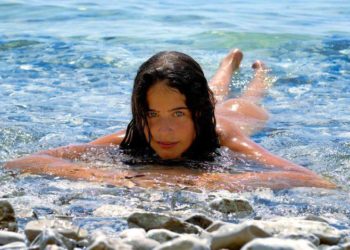 FOTOT/ Këto plazhe nudo po çmendin Ballkanin