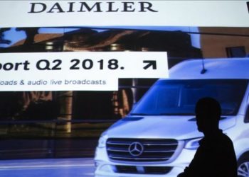 Kinezët blejnë aksionet e kompanisë që prodhon Mercedes-Benz