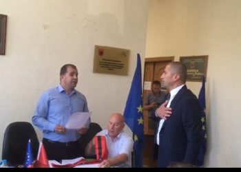 Betohet kryetari i ri i bashkisë së Devollit, socialistët konstituojnë këshillin e ri te n/prefektura, PD-ja s’liron zyrën