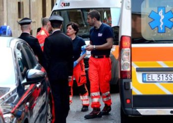 Humb toruan babai italian, hedh nga ballkoni vajzën 16-muajshe