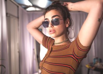 FOTOT/ Supermodelet seksi Hadid kundra Dua Lipës: Larg vëllait tonë!