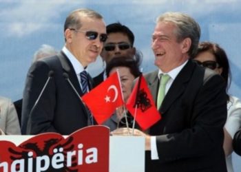 “Berisha, hiqe Skënderbeun nga muri! …Dhe Berisha e hoqi…”