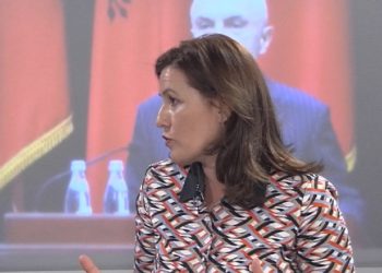 Deputetja socialiste i përgjigjet kryebashkiakëve që s’lirojnë zyrat: Parodi nga disa kryetarucë