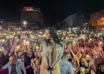 Koncerti i Fjolla Morinës, reagon deputeti: Shihni këto foto dhe më kritikoni mua