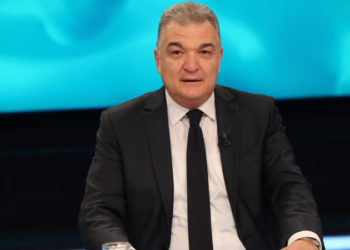 VIDEO/ Sekretari i PD-së Çlirim Gjata lëshon gojën në studio: Mjaft tani mos na çaj dërrasat, boll të durova