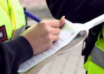 Kujdes, dikush po iu fotografon/ Policia masa për të ndëshkuar shoferët që s’respektojnë sinjalistikën