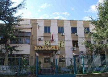 Mbetet në burg gjyqtari “qejfli” i Fierit, kërkoi marrëdhënie intime