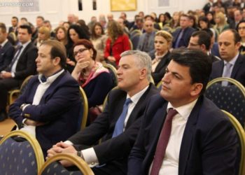 Gjyqtarët i kërkojnë qeverisë t’iu kthejë pasaportat diplomatike