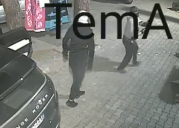 VIDEO se si vidhen vilat, supermarketet dhe makinat nga maskat në Gjirin e Lalzit