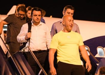 Haradinaj kthehet nga Haga: Kufijtë e Kosovës nuk guxon t’i prekë askush