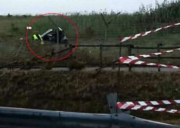 FOTO/ Moti i keq godet Italinë, era fluturon makinën e 27-vjeçares, rrufeja godet sportisten gjatë garës