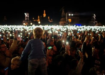 A janë telefonat “feja e re” e njerëzve?