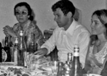 Ish-mjeku Enver Hoxhës nxjerr sekretet e Bllokut: Nusja e djalit të vogël të Mehmet Shehut flirtonte me…