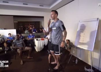VIDEO/ Karaoke tek PAOK-u, Ergys Kaçe këndon “Të ka lali shpirt” mes grekëve