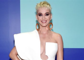 Katy Perry shpallet fajtore nga gjykata, njihuni me gabimet e këngëtares