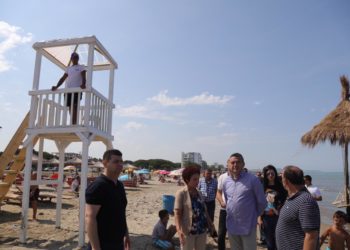 Klosi del në terren për aksionin e plazheve publike: Liruam 20% të hapësirave të zaptuara