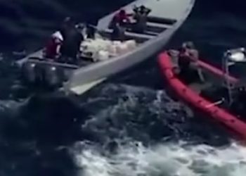 VIDEO/ Pamjet spektakolare të ndjekjes së skafit me 17 ton kokainë nga autoritetet amerikane