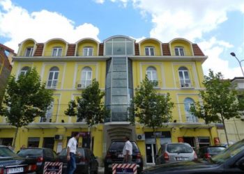 Lirohet nga detyra Myftiu i Tiranës, Ylli Gurra, e zëvendëson Lauren Luli