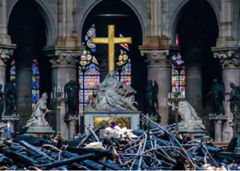 FOTO brenda “Notre Dame”, 3 muaj pasi zjarri dogji katedralen e famshme