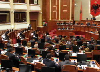 Diskutohet sot në Kuvend dekreti i Metës për ligjin e përmbaruesve privatë