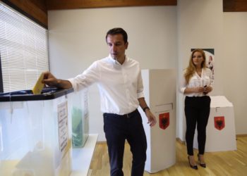 Veliaj falenderon rivalin dhe jep mesazhin e parë pas fitores: T’i përvishemi punës