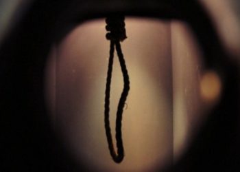 E rëndë, burri gjendet i pajetë në oborrin e shtëpisë