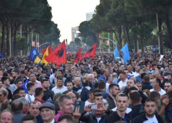 Sot opozita proteston, policia vetëm dy orë leje për tubim, 1 200 efektivë në gatishmëri