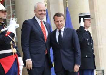 40 minuta me vonesë, Rama: Ndjesë, kisha një bisedë të gjatë me presidentin francez