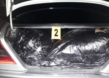 Tepelenasi kapet në Shkozet me thasët me marijuanë në makinë