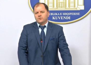 Lefter Maliqi i shqetësuar për krizën: Klasa politike të ulet në dialog me presidentin