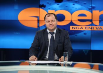 Lefter Maliqi sherr me zv/ministrin e Mbrojtjes: Qepe ti dhe hiqi ato syze. Je në qeveri vetëm…