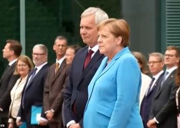 VIDEO/ Çfarë po ndodh me kancelaren Merkel, e kapin dridhjet e trupit për herë të tretë