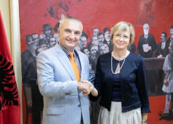 Meta tjetër mesazh politikës: Përpjekje për tejkalimin e krizës së rëndë ku ndodhet vendi