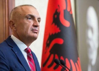 Ngjela i bindur: Meta në prag të shkarkimit e drejt burgut, po luan si mbret i ligjshëm