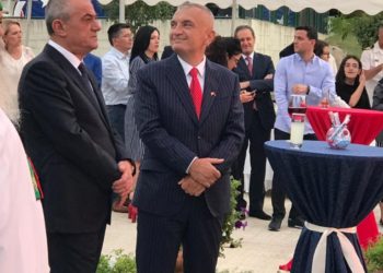 Amerikanët ja kujtojnë në sy Metës: Po punojmë fort për SPAK dhe BKH!