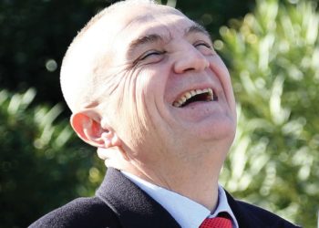 Presidenti mund të ‘fërkojë barkun’, në Greqi bie tërmet