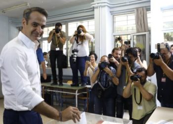 I biri i ish-kryeministrit dhe vëlla i ish-ministres së Jashtme është fituesi i zgjedhjeve në Greqi, Tsipras pranoi humbjen