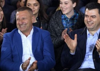 Opozita duhet të kthehet në alternativë, aleati thirrje Bashës: Deklaro se s’do ketë taksë për rrugët dhe ulje çmimesh