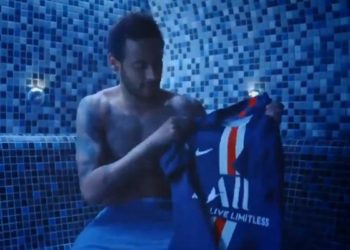 Fanella e PSG drejt e në kosh, VIDEO e fundit e Neymar çmend tifozët, por…