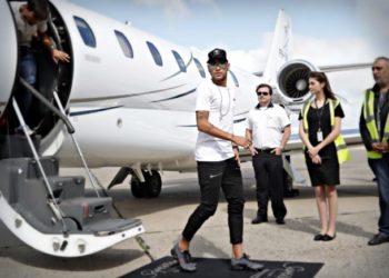 Neymar fluturon drejt Francës dhe përgatit përballjen me PSG për të ardhmen