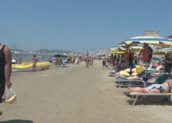 Problematika/ Turistët që qëndrojnë 4,3 ditë, shpenzojnë 52 euro për person