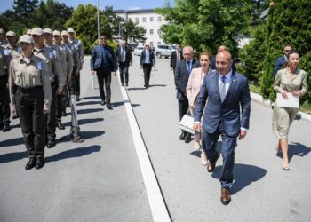 Ramush Haradinaj niset për në Hagë