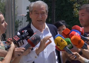 Berisha nuk lë Bashën del vetë para mediave: PD nuk u bë pjesë e farsës së narkoshtetit më 30 qershor, qytetarët të vazhdojnë betejën