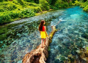 VIDEO/ Brenda Syrit të Kaltër, një nga mrekullitë e natyrës shqiptare që lë të mahnitur të gjithë vizitorët