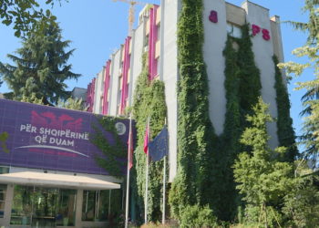 Rama porosi të qarta drejtuesve të veriut: Kujdes shkarkimet, mos prekni gratë