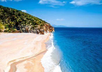 “Vanity Fair” për Shqipërinë: Det i shkëlqyer, qytete interesante por edhe ushqimi shumë i mirë