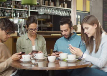 “Brez i humbur”/ Vegjetimi i të rinjve të sotëm, në nivele alarmante