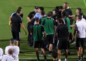 VIDEO / Tifozi kinez vrapon drejt Ronaldos, por e pëson keq